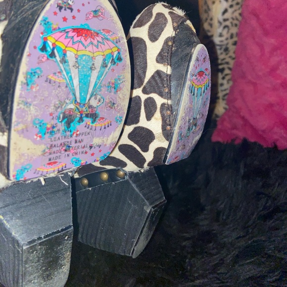 🔥SOLD🔥Rare- Irregular Choice Cow Kiss Print Ankle Boots - Picture 8 of 11